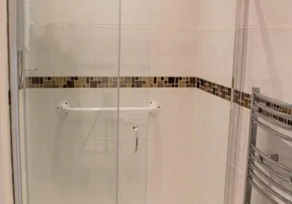 276998600